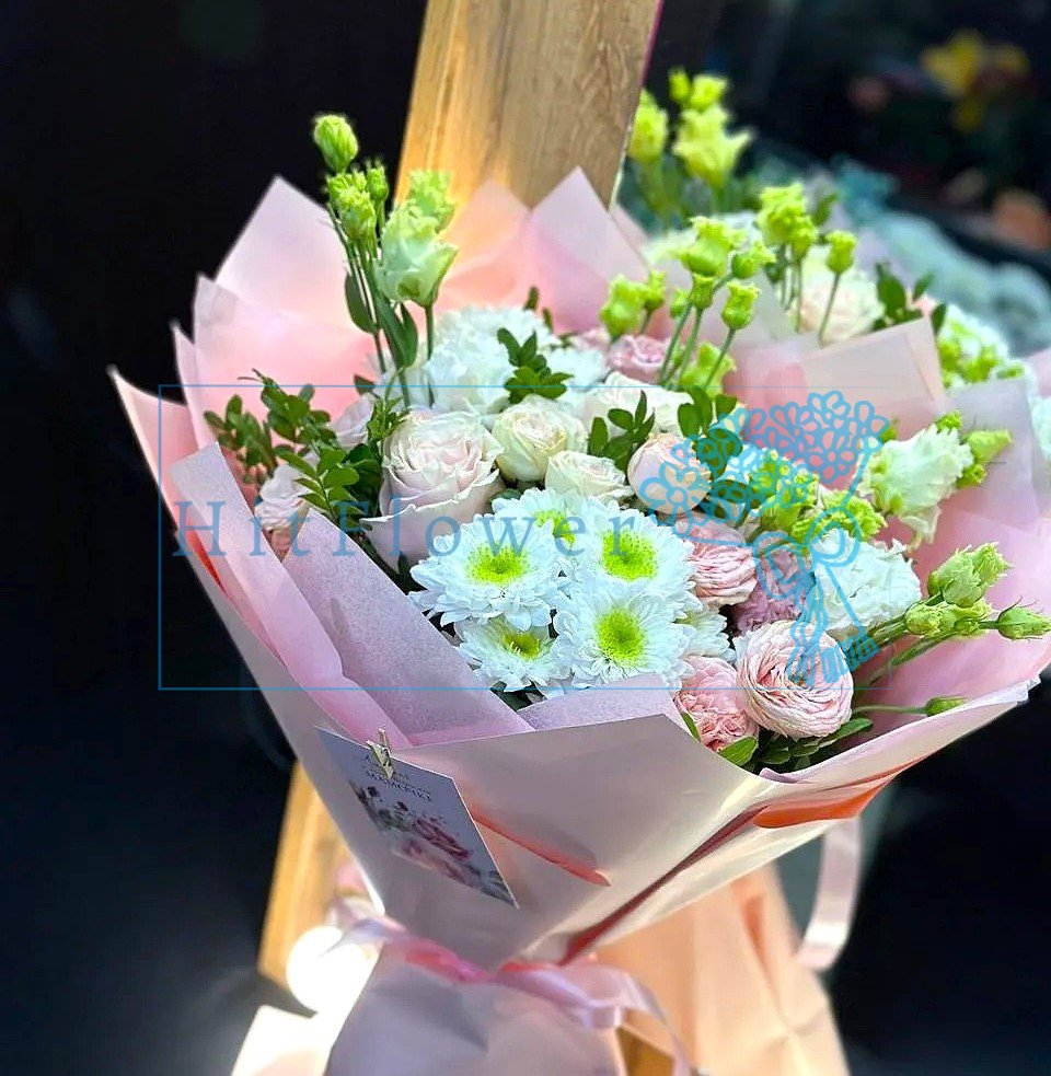 Букет цветов Свет любви Букет цветов из: Розы, Лизиантусы и Хризантемы